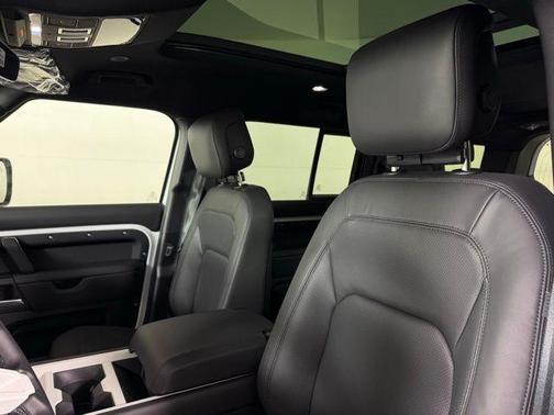 2025 Land Rover Defender P400 X-Dynamic SE