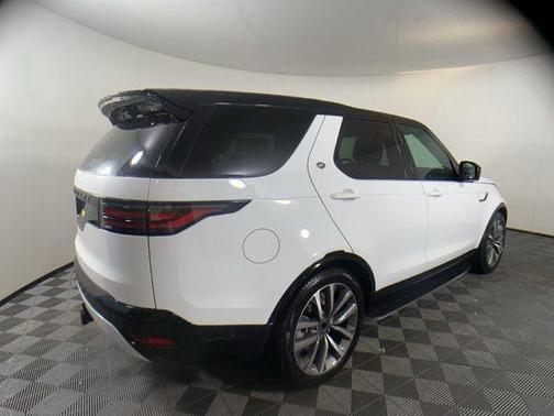 2025 Land Rover Discovery P300 Dynamic SE