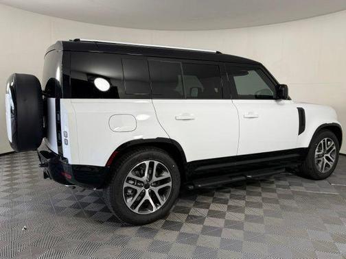 Fuji White 2026 Land Rover Defender P400 X-Dynamic SE
