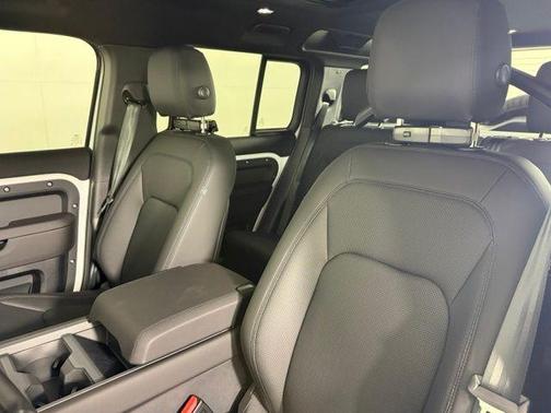 Fuji White 2026 Land Rover Defender P400 X-Dynamic SE