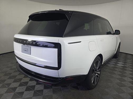 Ostuni Pearl White 2024 Land Rover Range Rover P550e Autobiography