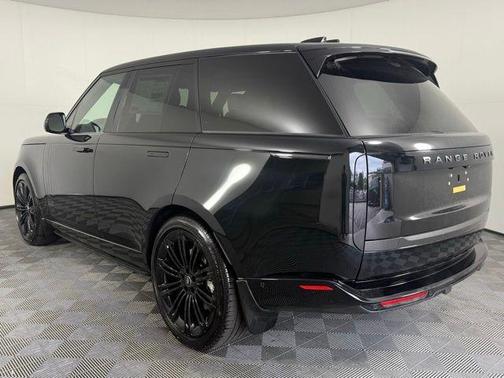 2025 Land Rover Range Rover P530 SE