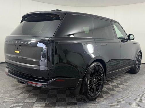 2025 Land Rover Range Rover P530 SE