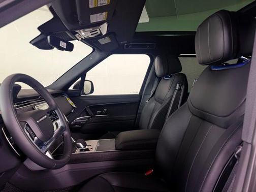 2025 Land Rover Range Rover P400 SE 7 Seat