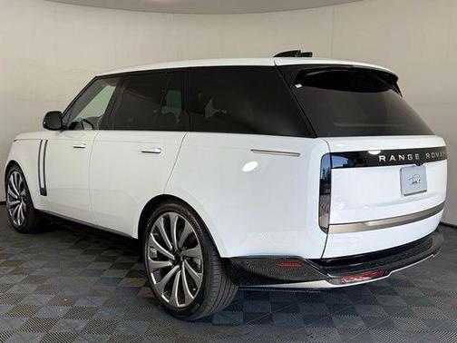 2026 Land Rover Range Rover P530 SE