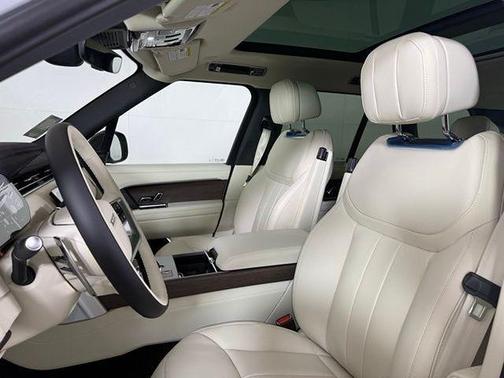 2026 Land Rover Range Rover P530 SE