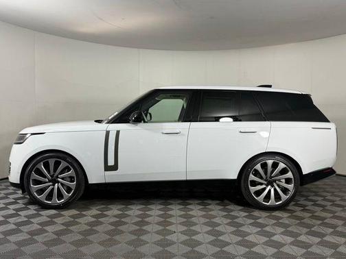 2026 Land Rover Range Rover P530 SE