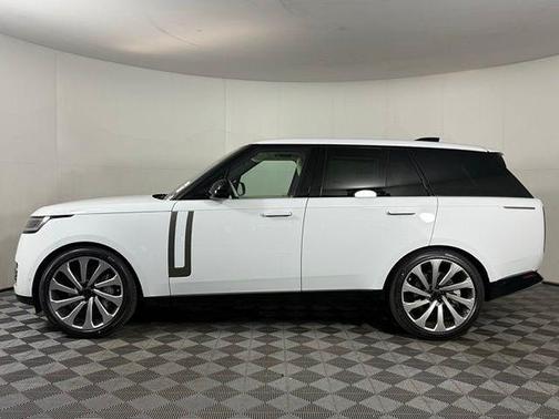 2026 Land Rover Range Rover P530 SE