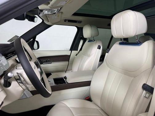 2026 Land Rover Range Rover P530 SE