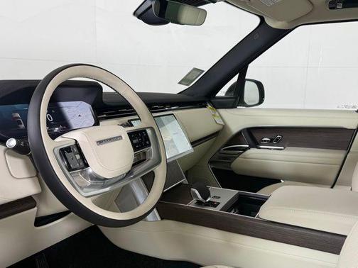 2026 Land Rover Range Rover P530 SE