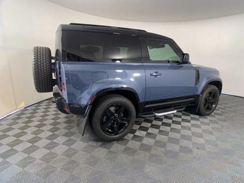 2024 Land Rover Defender P400 X-Dynamic SE