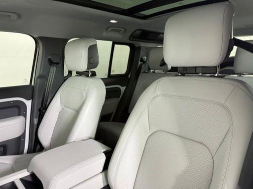 Fuji White 2026 Land Rover Defender P400 X-Dynamic SE