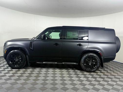2025 Land Rover Defender P400 Outbound