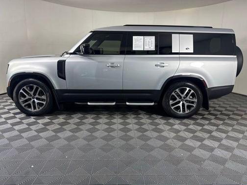 2023 Land Rover Defender SE