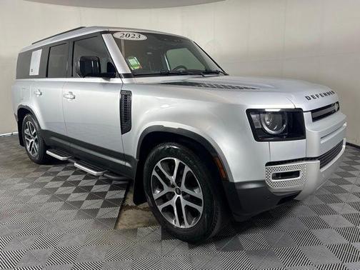 2023 Land Rover Defender SE