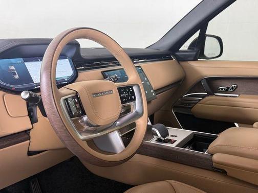 2025 Land Rover Range Rover P530 SE 7 Seat