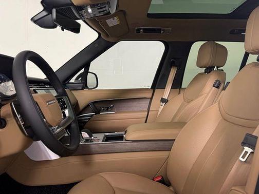 Santorini Black 2026 Land Rover Range Rover P550e SE