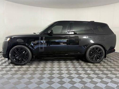 Santorini Black 2026 Land Rover Range Rover P550e SE