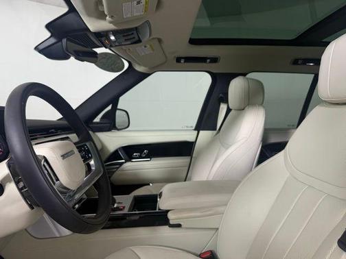 2025 Land Rover Range Rover P530 SE