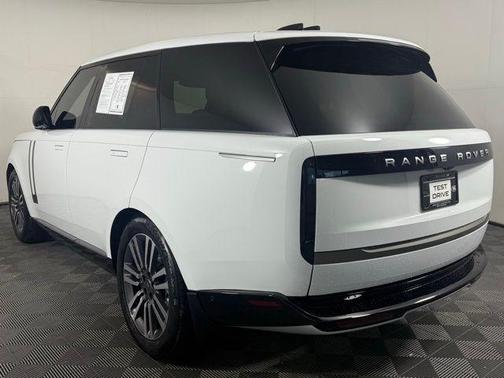 2025 Land Rover Range Rover P530 SE