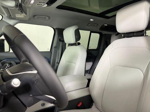 2026 Land Rover Defender P400 X-Dynamic SE