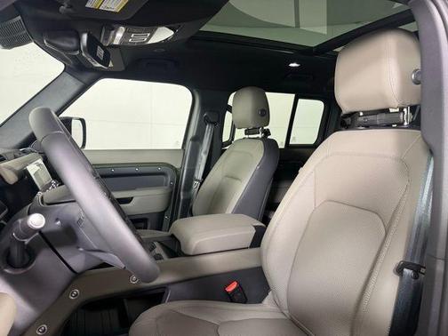 2026 Land Rover Defender 110 X-Dynamic SE