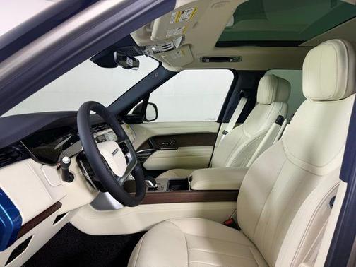 2025 Land Rover Range Rover P400 SE