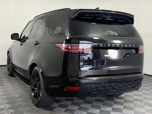 2025 Land Rover Discovery P300 Dynamic SE