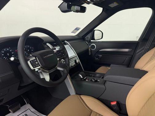 2025 Land Rover Discovery P300 Dynamic SE