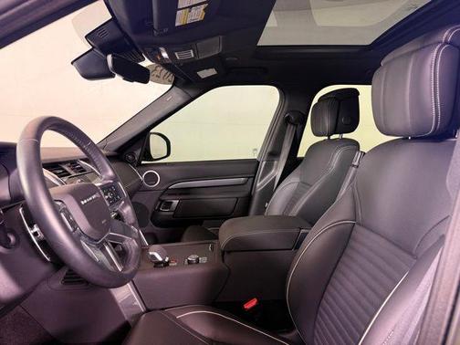 2023 Land Rover Discovery P300 S R-Dynamic