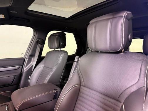 2023 Land Rover Discovery P300 S R-Dynamic