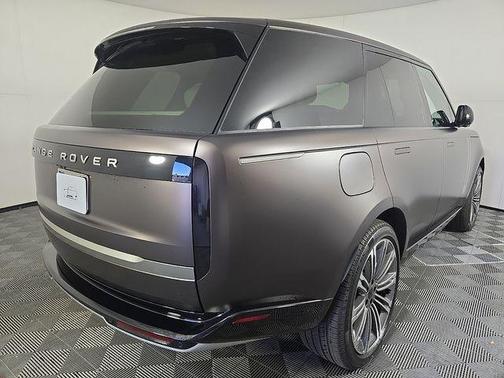 2026 Land Rover Range Rover P530 SE