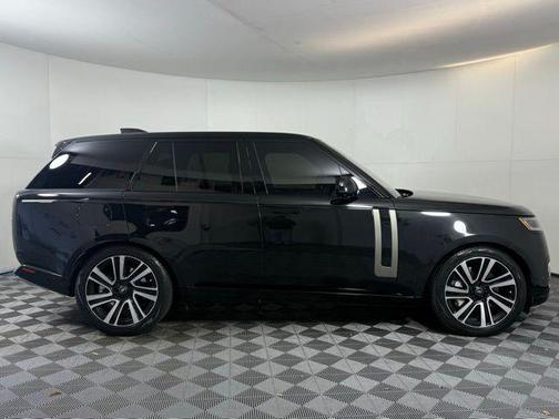 2023 Land Rover Range Rover P530 SE