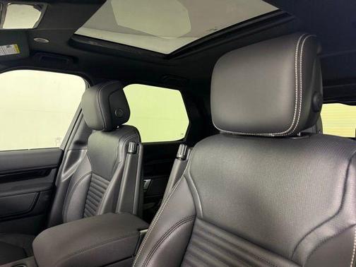2025 Land Rover Discovery P300 S