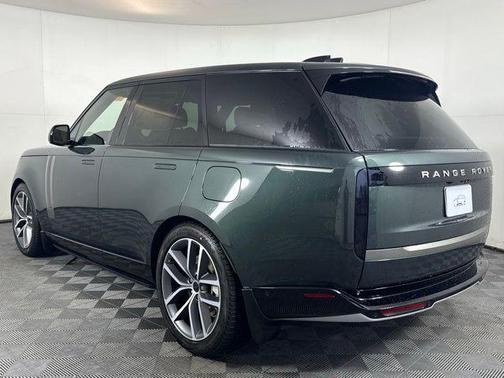 2026 Land Rover Range Rover P550e SE
