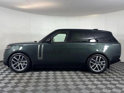 2026 Land Rover Range Rover P550e SE
