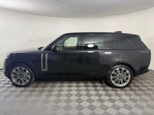 2025 Land Rover Range Rover P530 SE 7 Seat