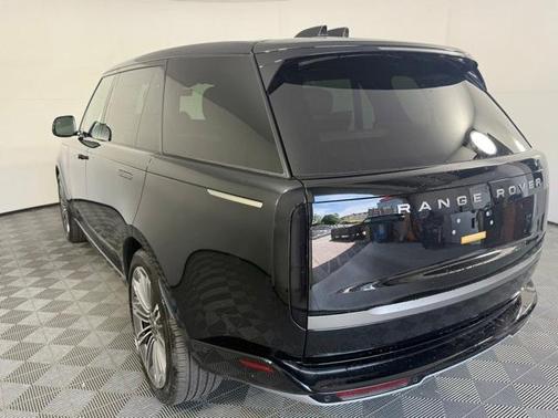 2025 Land Rover Range Rover P530 SE 7 Seat
