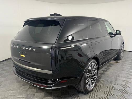 2025 Land Rover Range Rover P530 SE 7 Seat