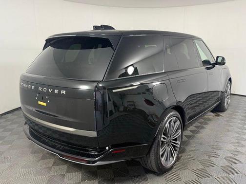 2025 Land Rover Range Rover P530 SE 7 Seat