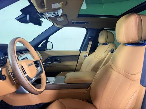 2025 Land Rover Range Rover P530 SE 7 Seat