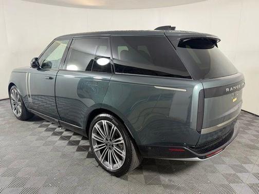 2025 Land Rover Range Rover P400 SE
