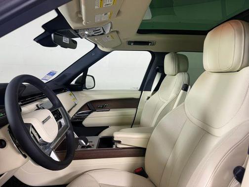 2025 Land Rover Range Rover P550e SE