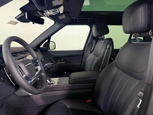 2025 Land Rover Range Rover P550e SE