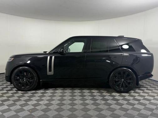 2025 Land Rover Range Rover P550e SE