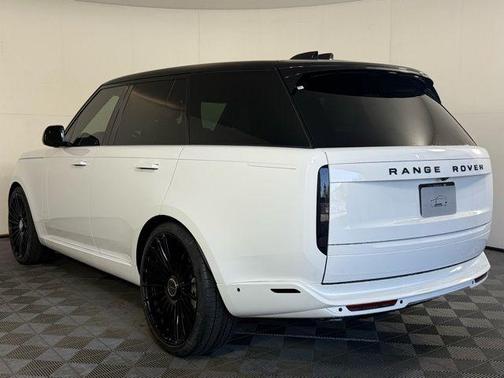 2026 Land Rover Range Rover P530 SE