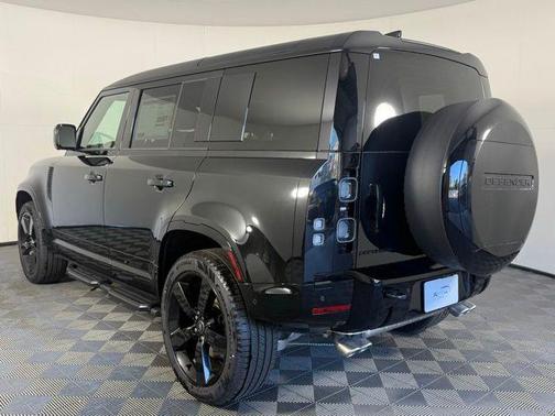 2025 Land Rover Defender P525 V8