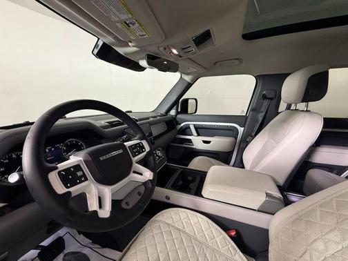 2023 Land Rover Defender SE
