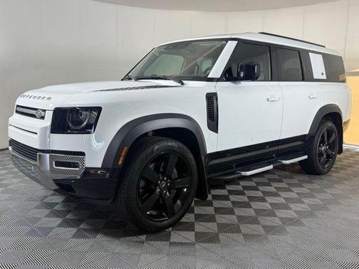 2023 Land Rover Defender SE