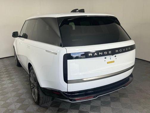 2025 Land Rover Range Rover P400 SE